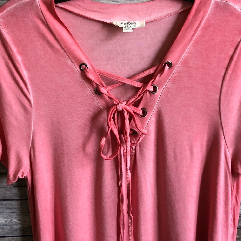 Umgee Rose Colored Lace Up Top NWT - Picture 2 of 2